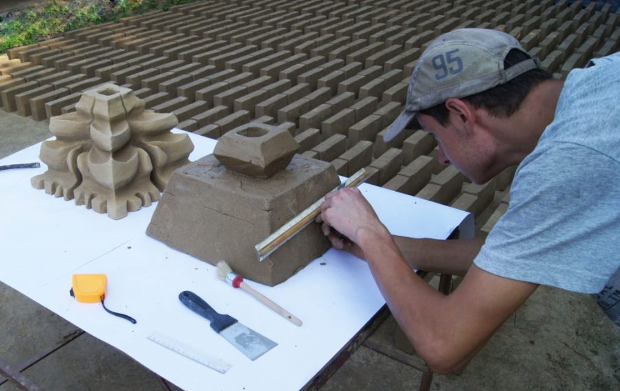 Manufaktura ręczna produkcja ceramicznych elementów budowlanych