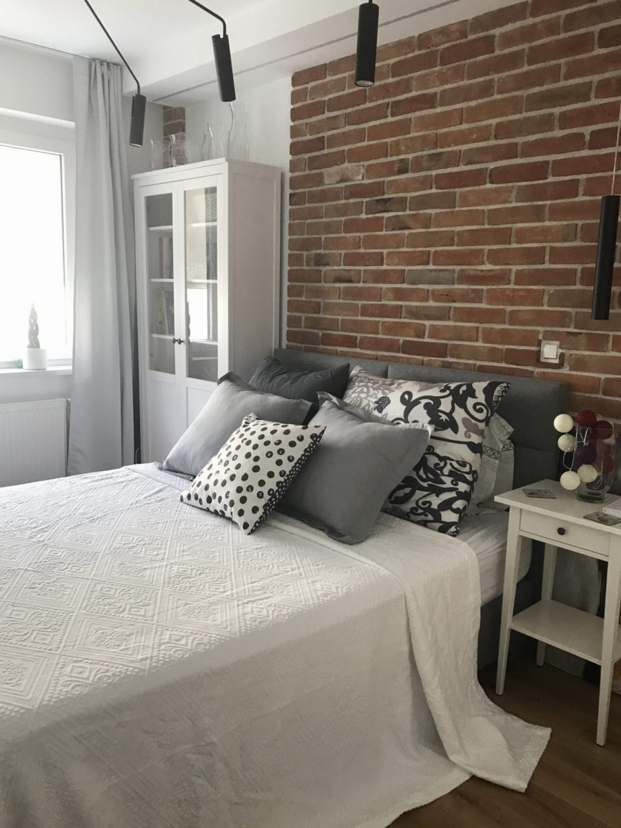 dekorative Ziegel im Schlafzimmer Hand produzierte Retro Herstellung Trojanowscy