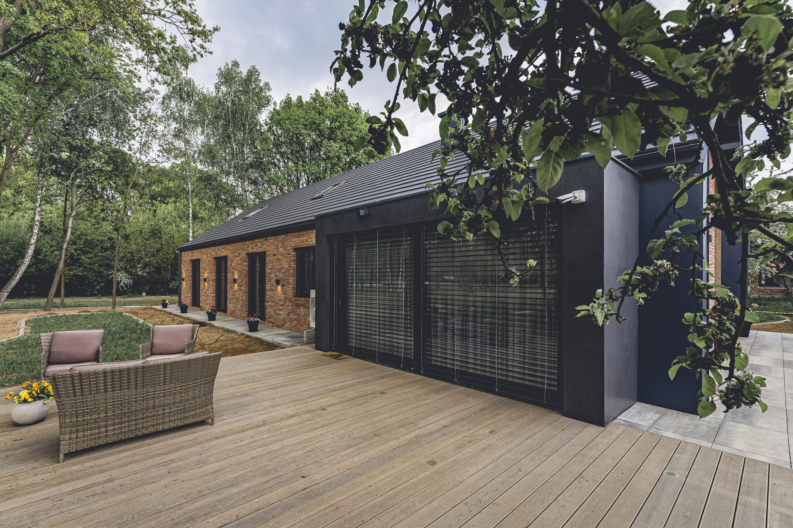 cegła ręcznie formowana nowoczesna stodoła