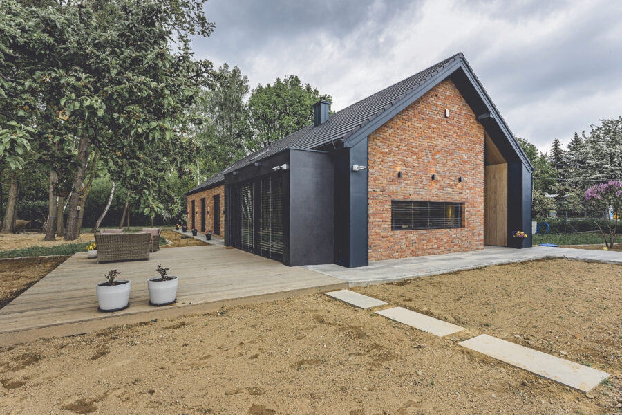 manufaktura brick modern barn