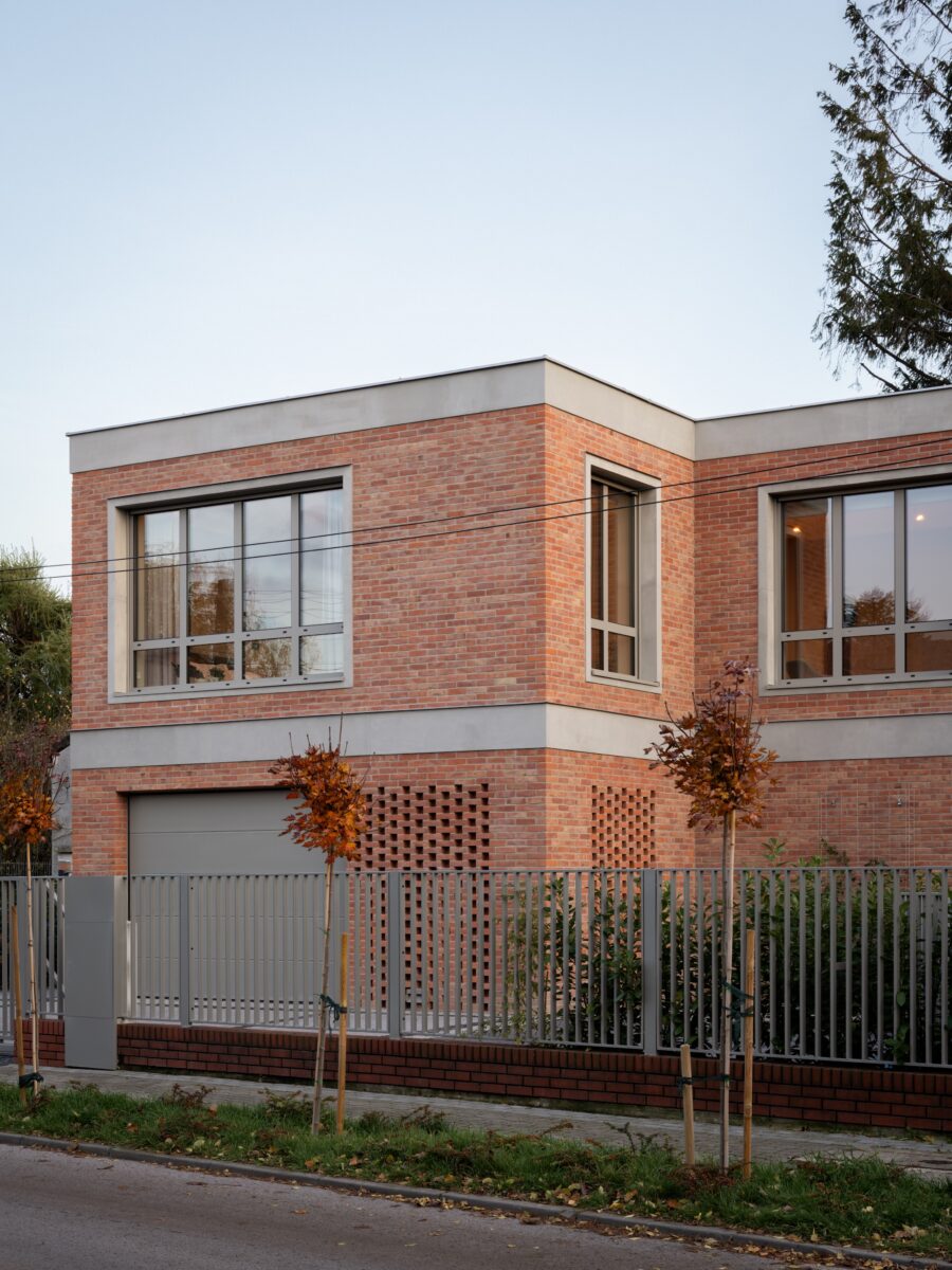 Hand formed facade brick